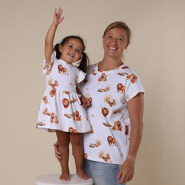 Lion Organic Womens T-Shirt | Snuggle Hunny